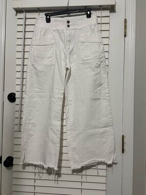 High-Rise White Wide-Leg Crop Jeans with Patch Pockets